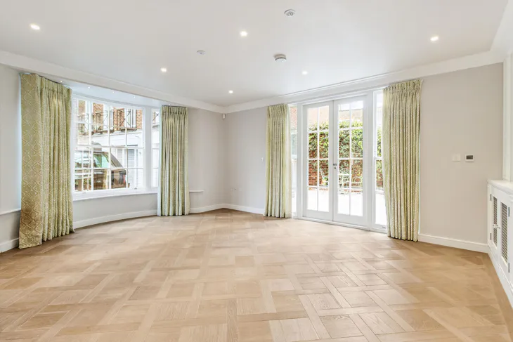 House Somerset Square in Greater London