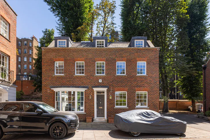 House Somerset Square in Greater London