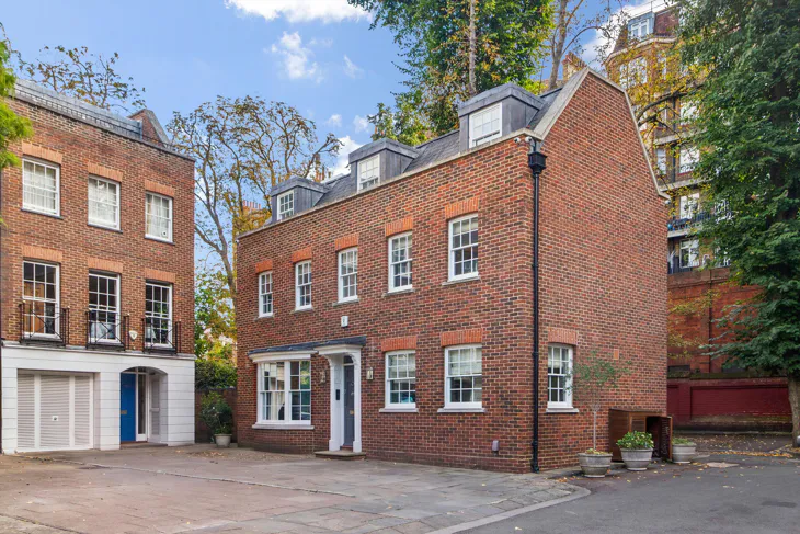 House Somerset Square in Greater London