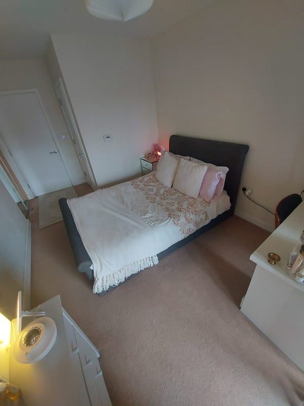 Room Morden Wharf Road in Greater London