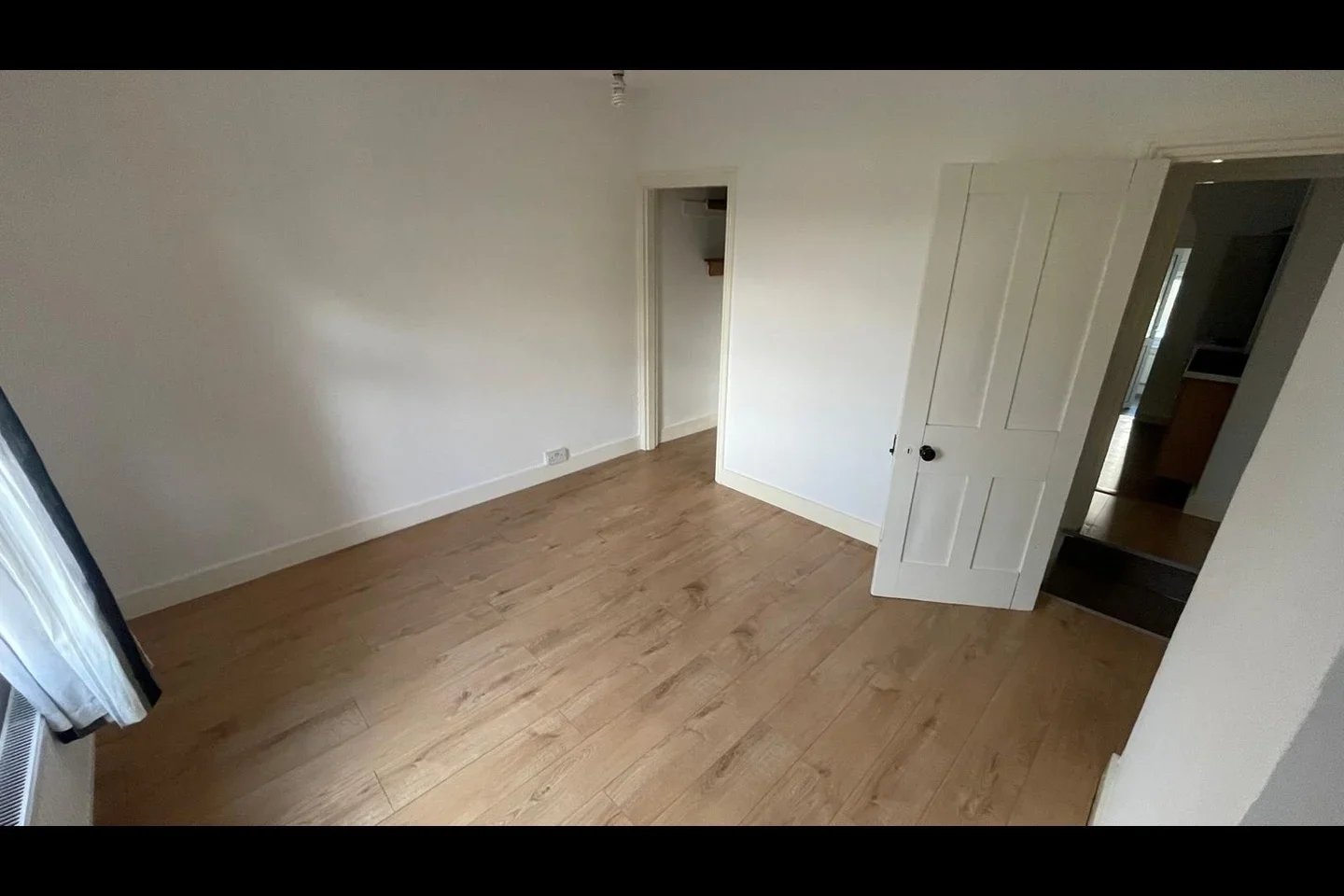Flat Worplesdon Road in Guildford