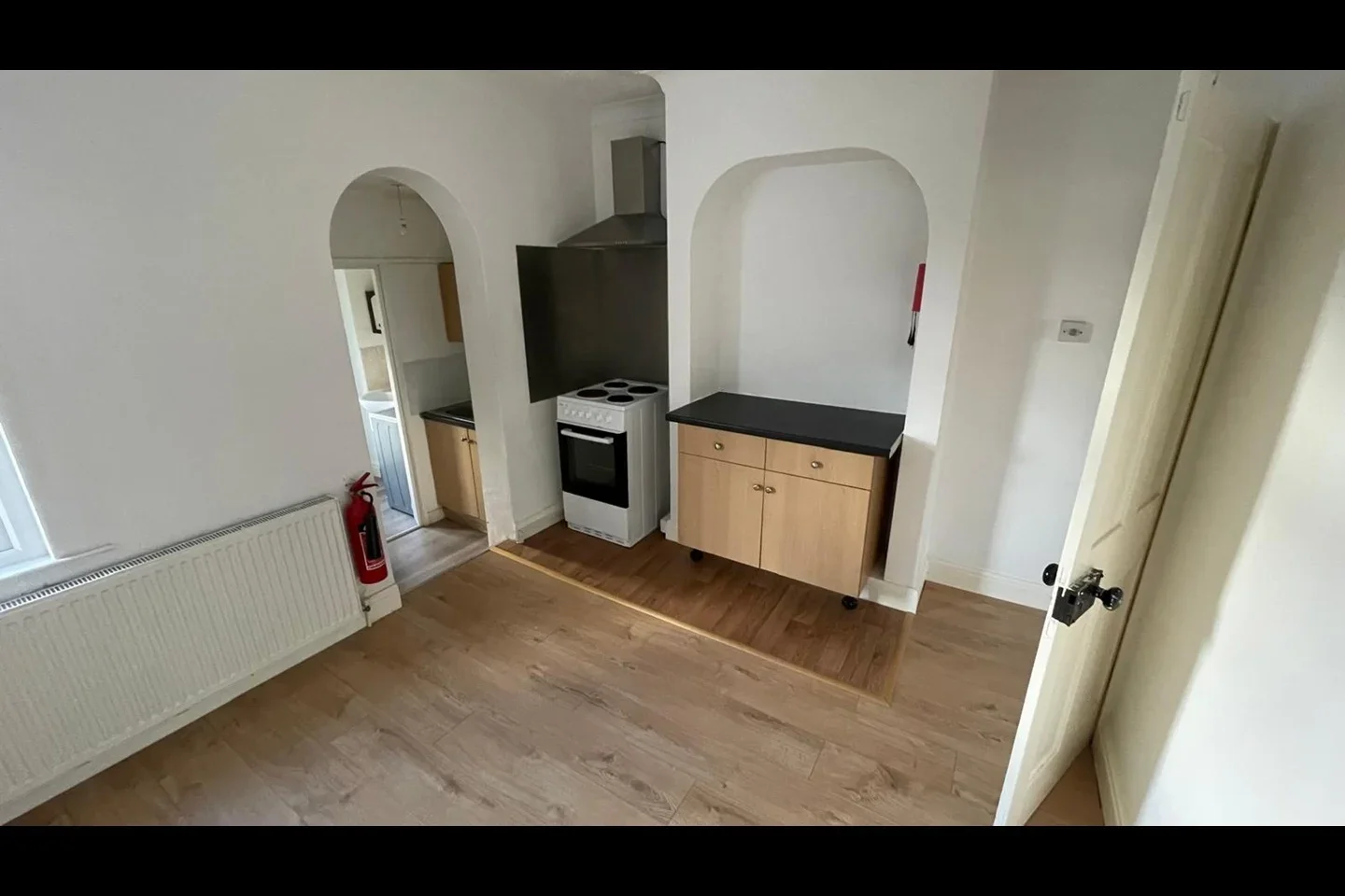 Flat Worplesdon Road in Guildford
