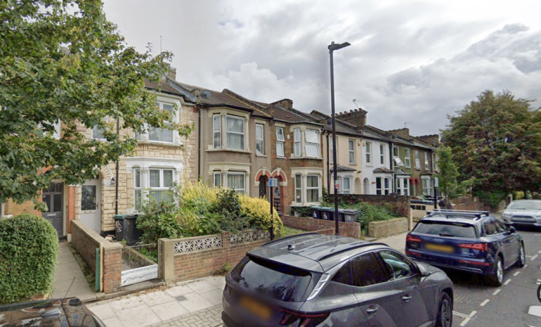 Flat Birkbeck Road in Greater London