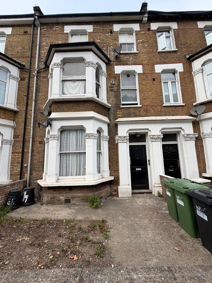 Flat Wood Lane in Greater London
