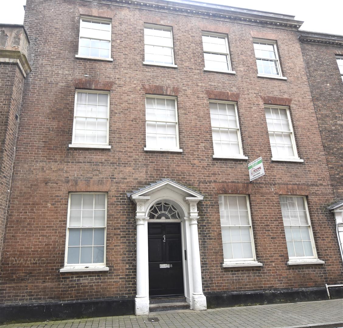 Flat Berkeley Street in Gloucester