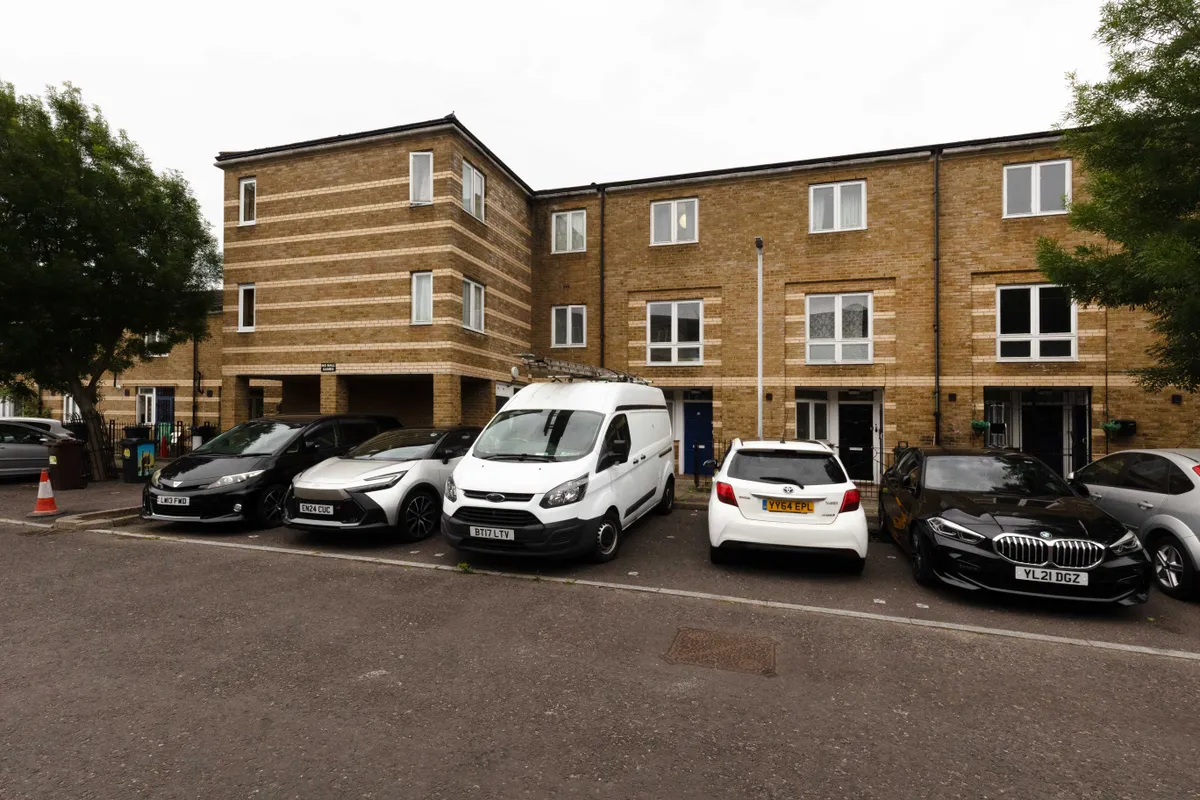 House Keyworth Close in London