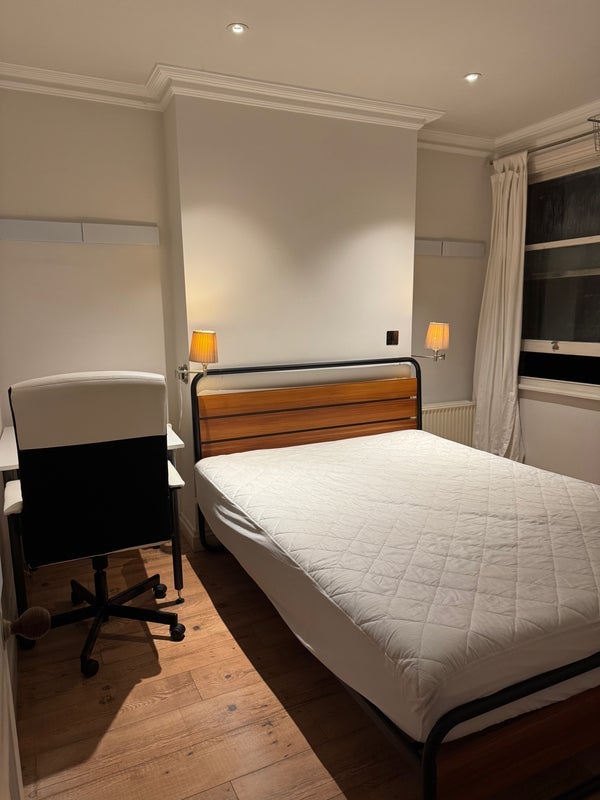 Room Vansittart Road in Greater London