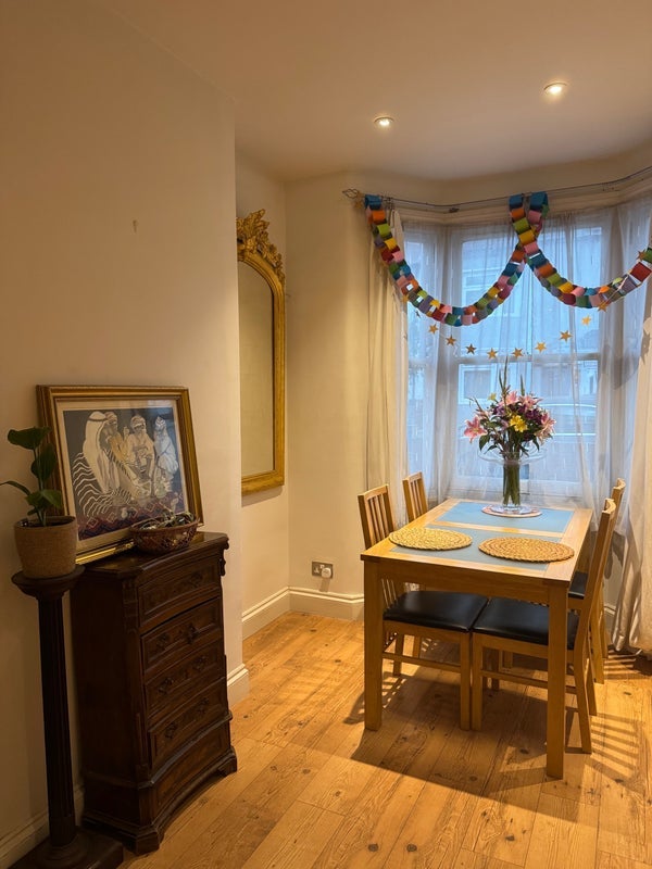 Room Vansittart Road in Greater London