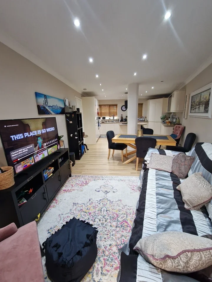 Room Sir John Fogge Avenue in Ashford
