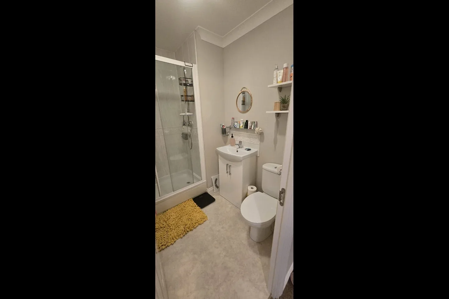 Room Sir John Fogge Avenue in Ashford