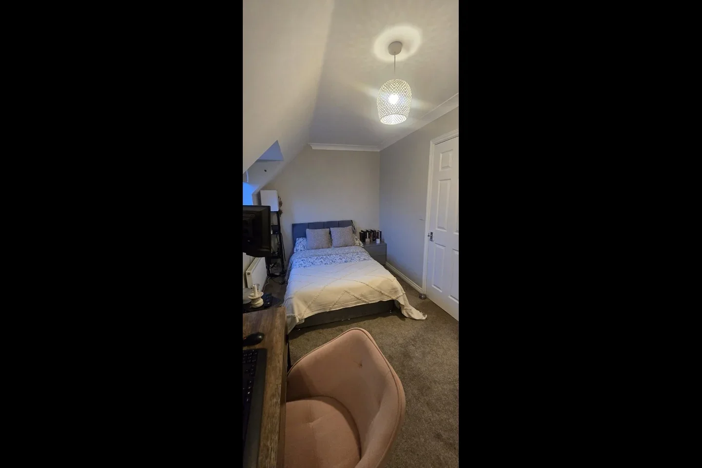 Room Sir John Fogge Avenue in Ashford
