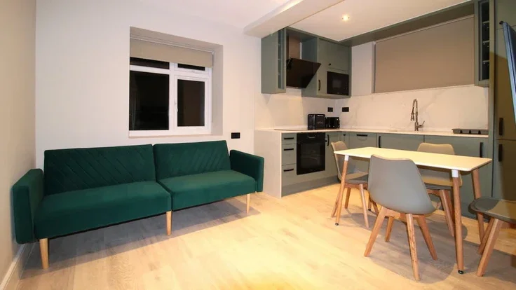 Flat Warple Way in Greater London