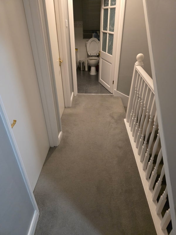 Room Seely Road in Greater London