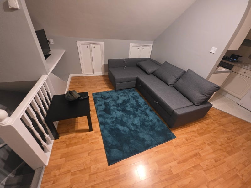 Room Seely Road in Greater London