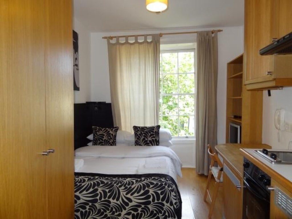 Flat Cartwright Gardens in Greater London