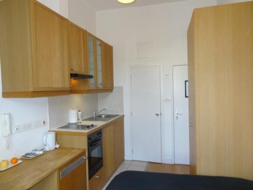 Flat Cartwright Gardens in Greater London