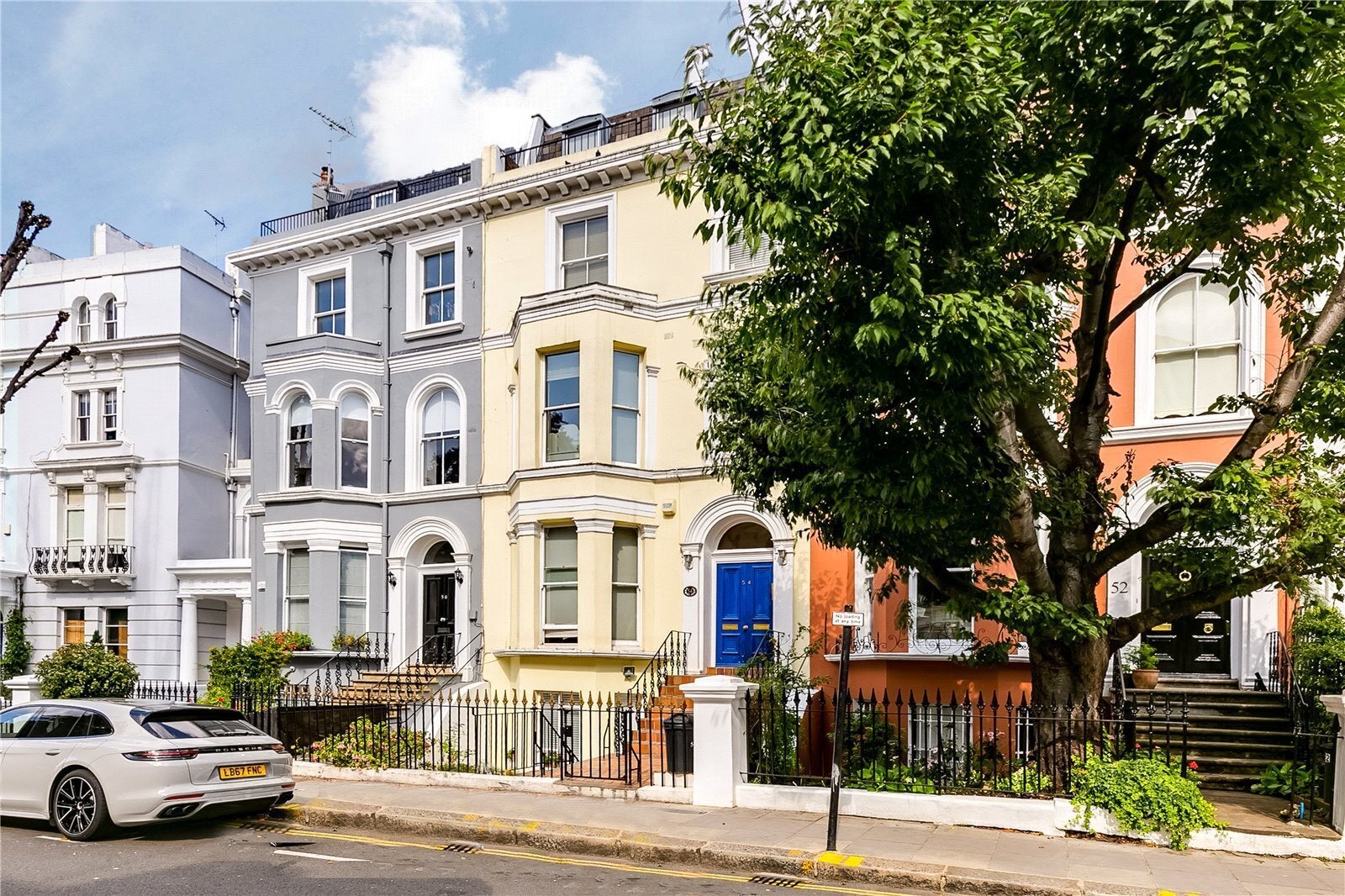 Flat Elgin Crescent in Greater London
