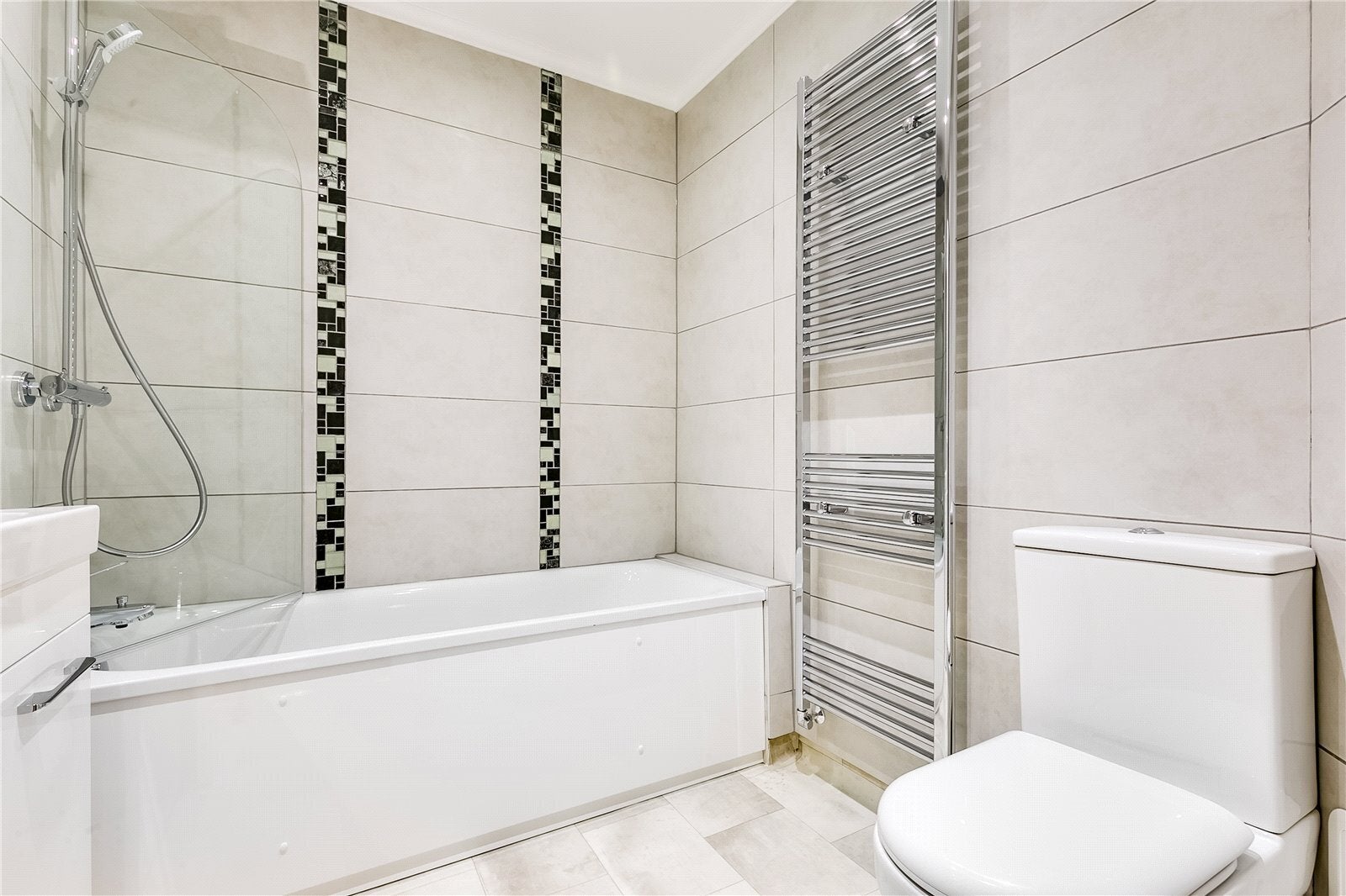 Flat Elgin Crescent in Greater London