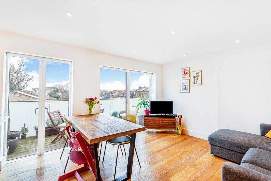Flat Balham New Road in Greater London