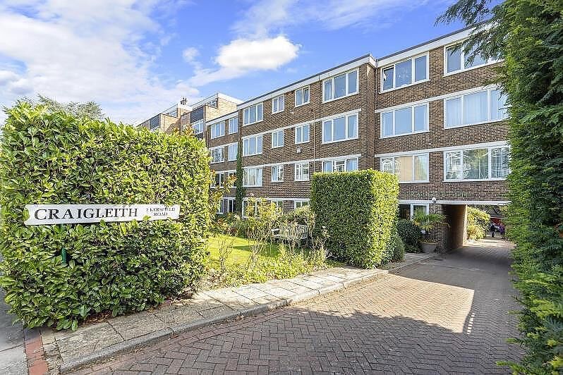Flat Kersfield Road in Greater London