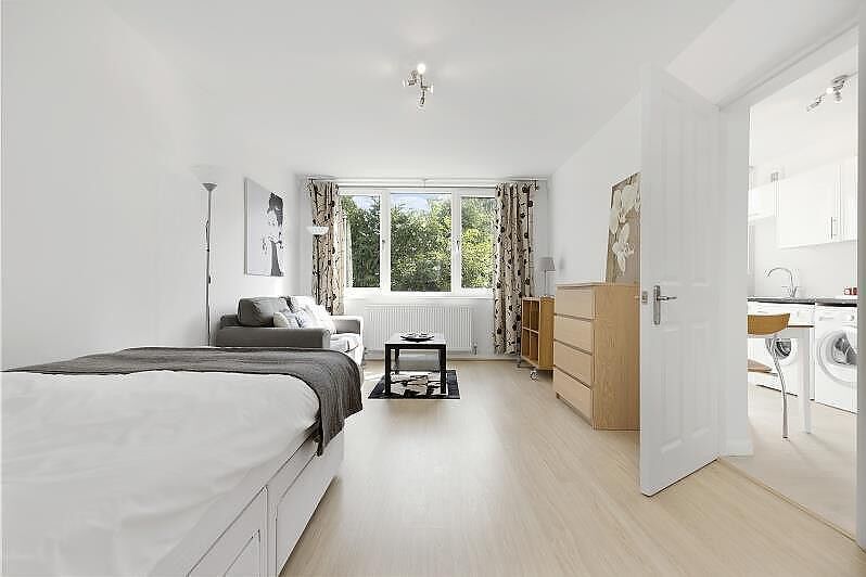 Flat Kersfield Road in Greater London