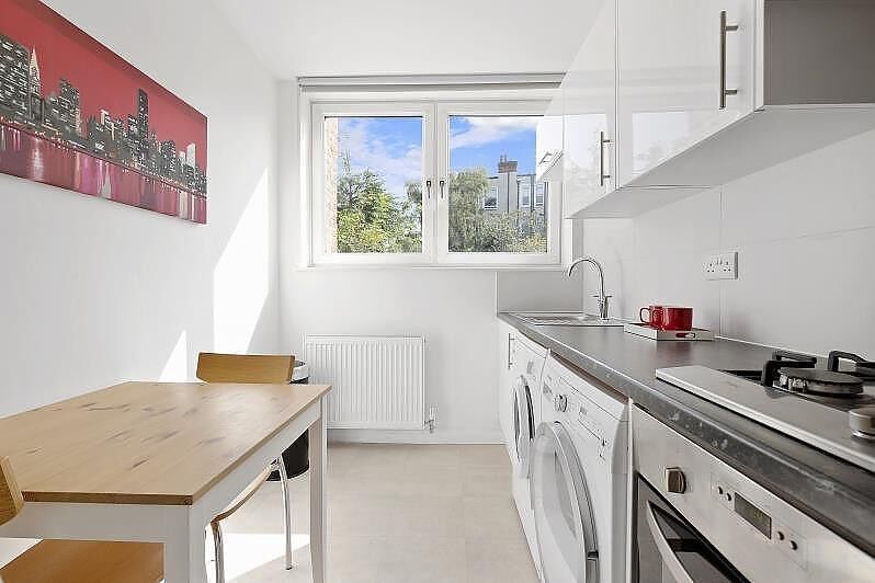 Flat Kersfield Road in Greater London