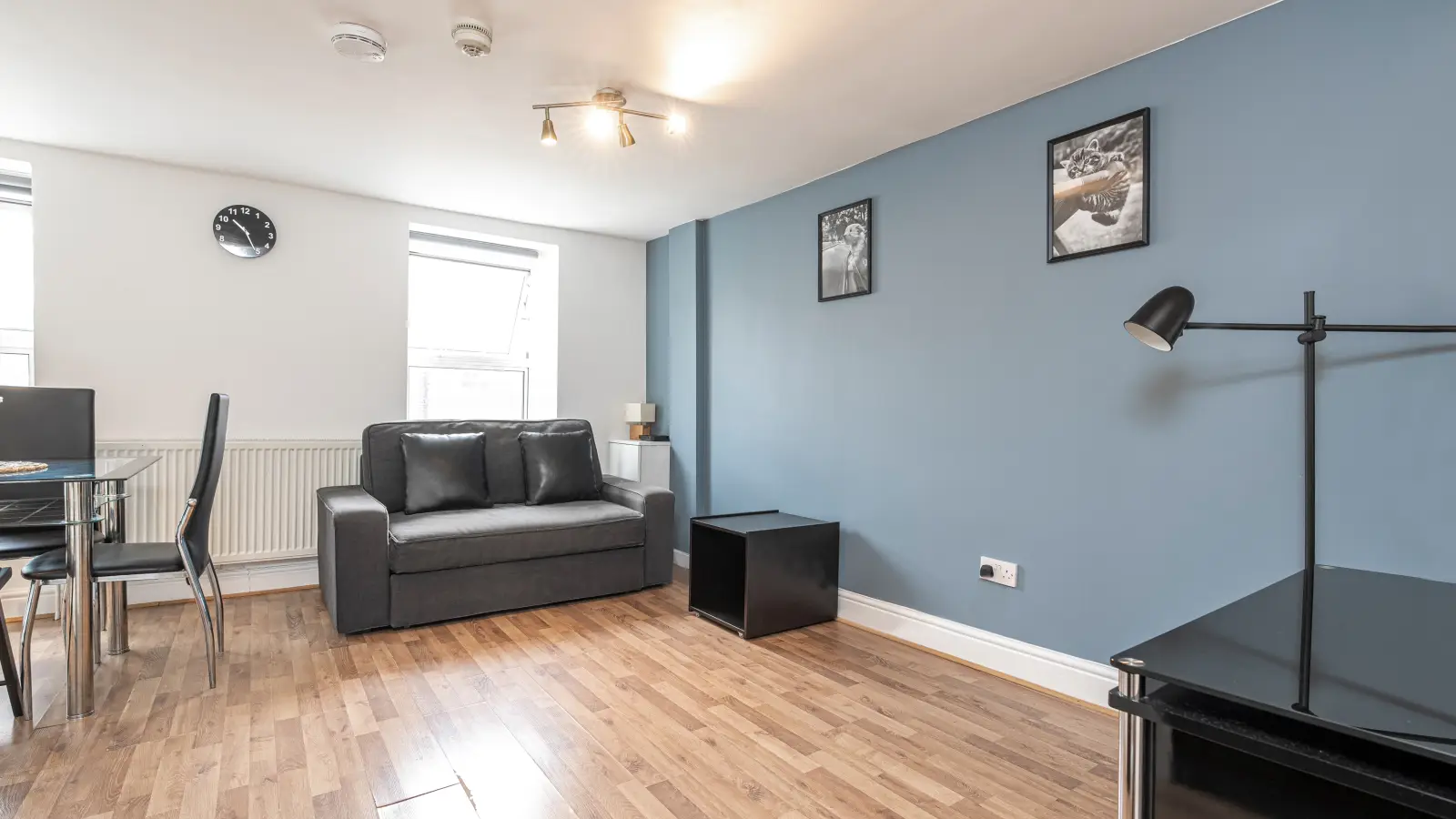 Flat St Martin's Close in Greater London