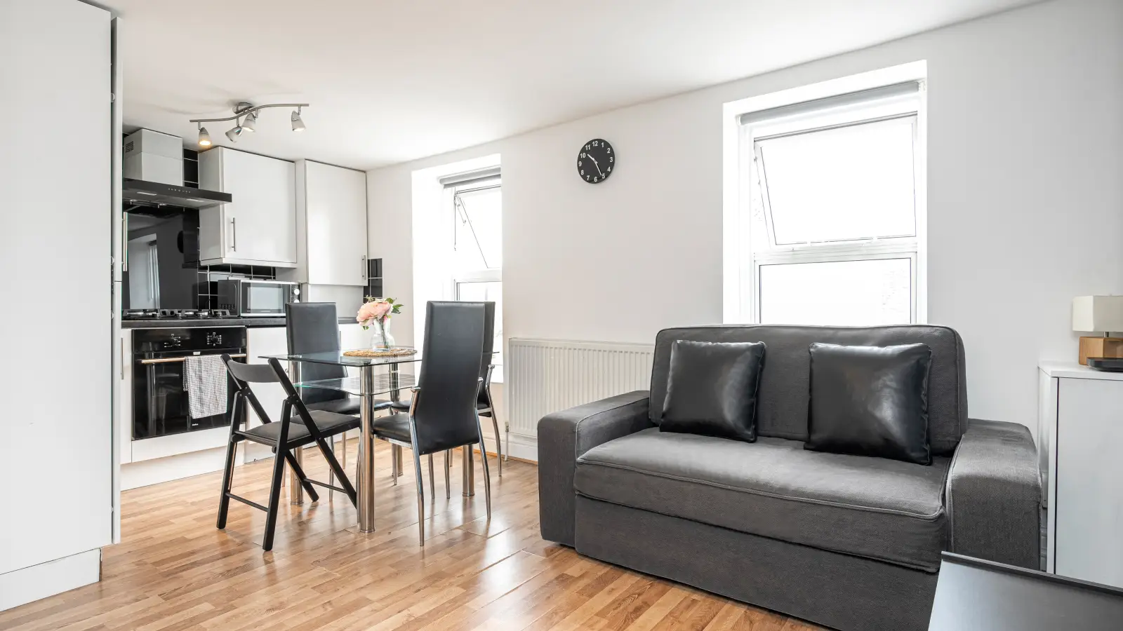 Flat St Martin's Close in Greater London