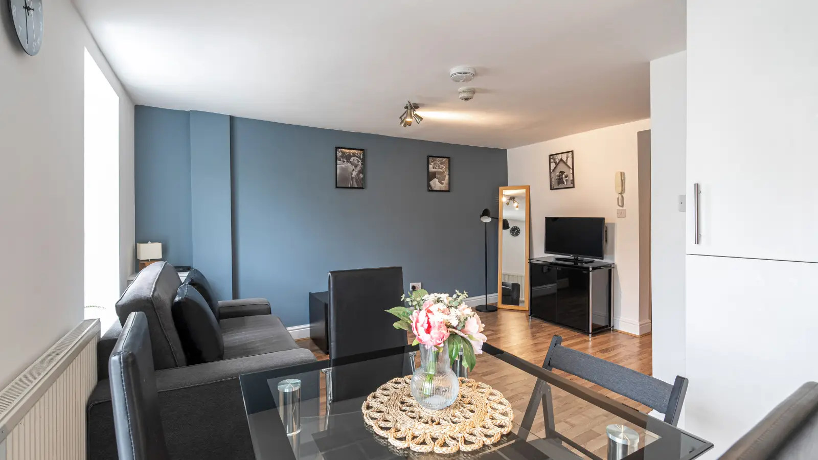 Flat St Martin's Close in Greater London