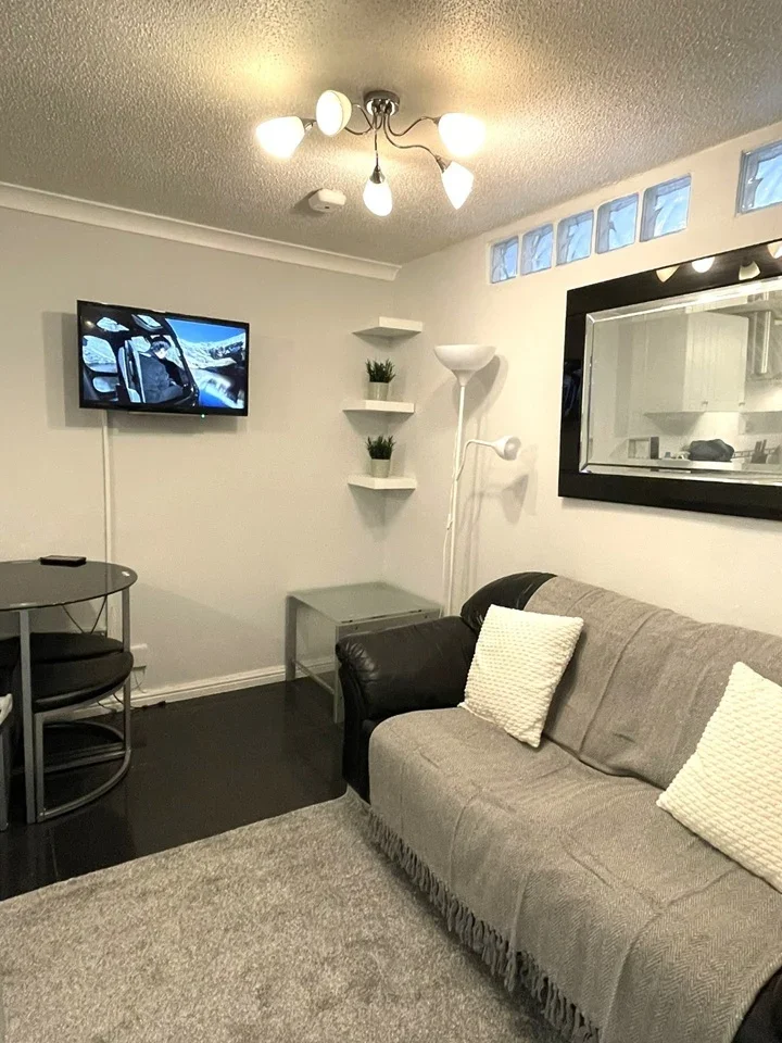 Flat Leather Lane in Greater London