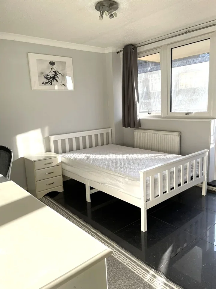 Flat Leather Lane in Greater London