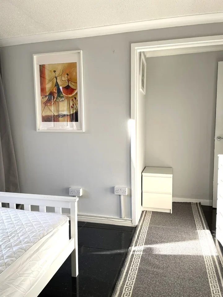 Flat Leather Lane in Greater London