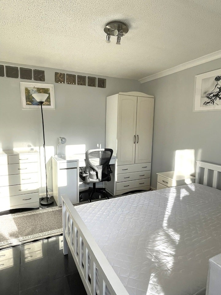 Flat Leather Lane in Greater London
