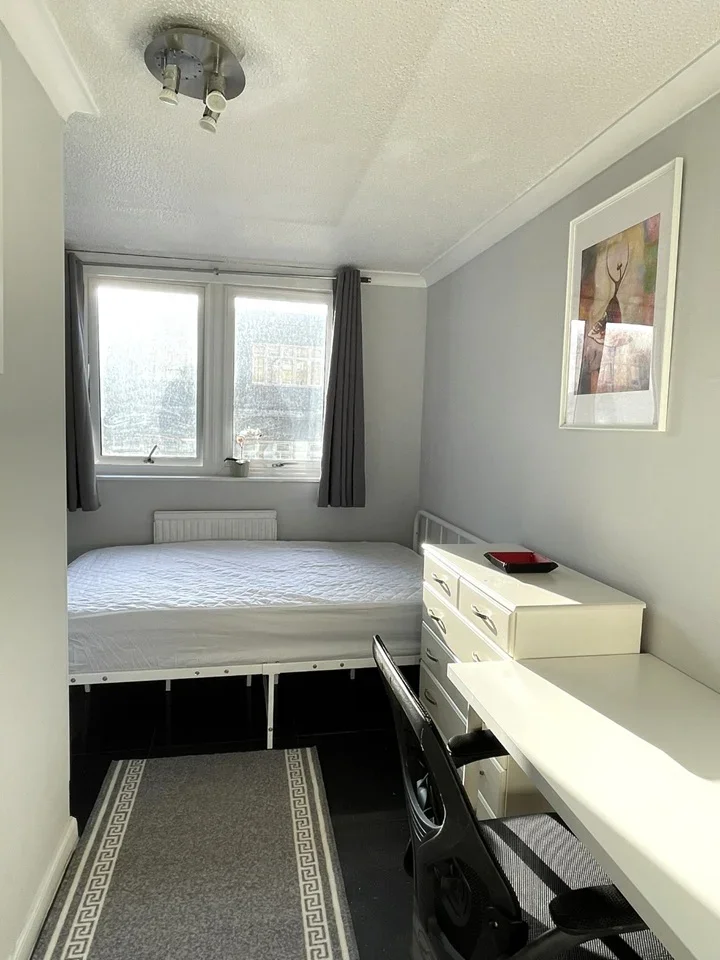 Flat Leather Lane in Greater London