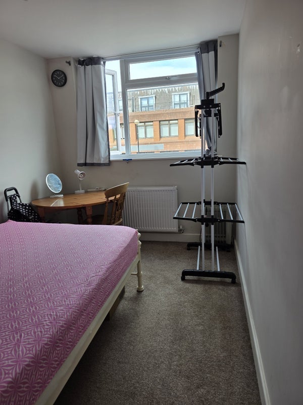 Room Victoria Road in Ferndown