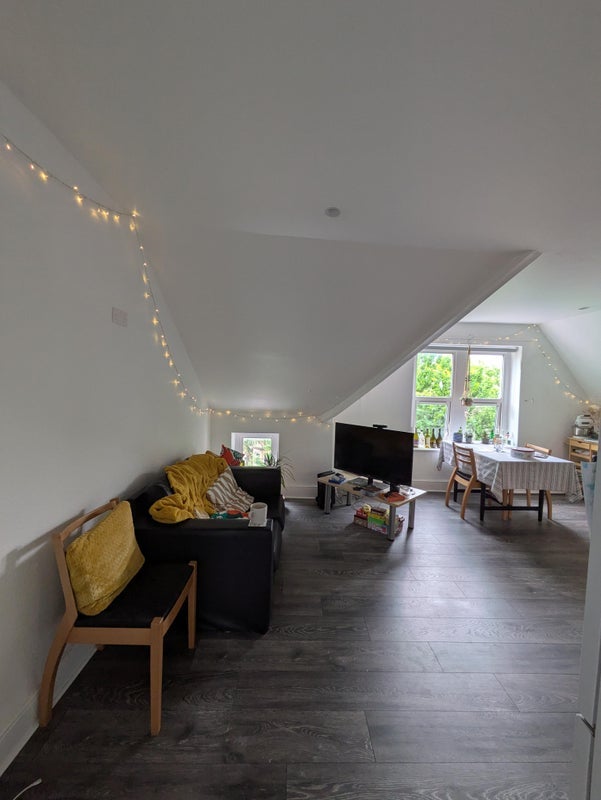 Room Connaught Road in Cardiff