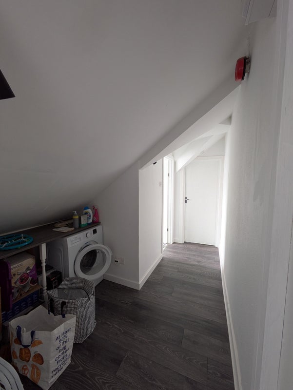 Room Connaught Road in Cardiff