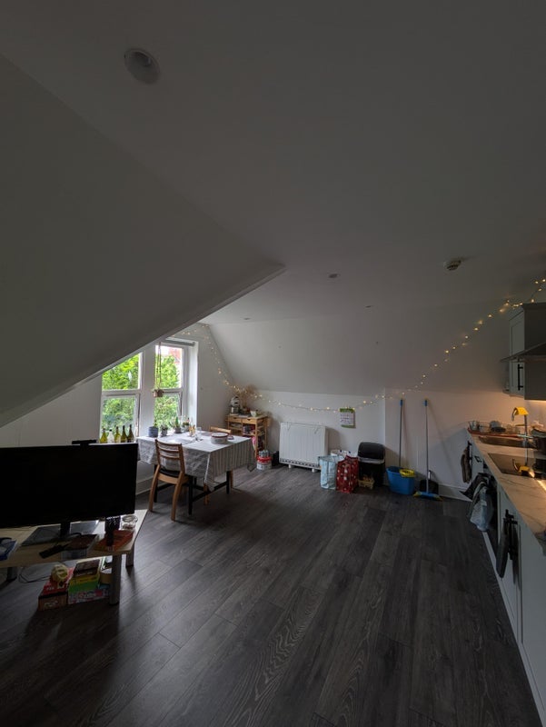Room Connaught Road in Cardiff