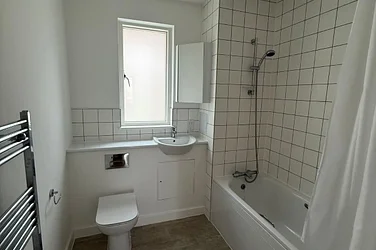 Flat Charlton Crescent in Greater London
