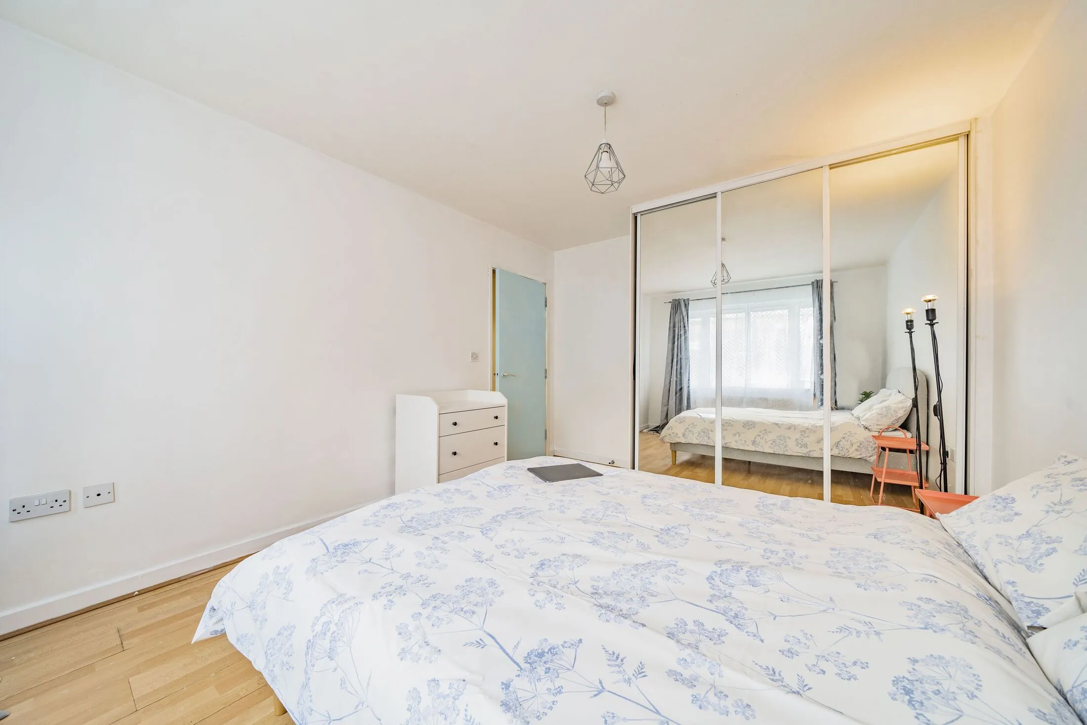 Flat Roserton Street in Greater London