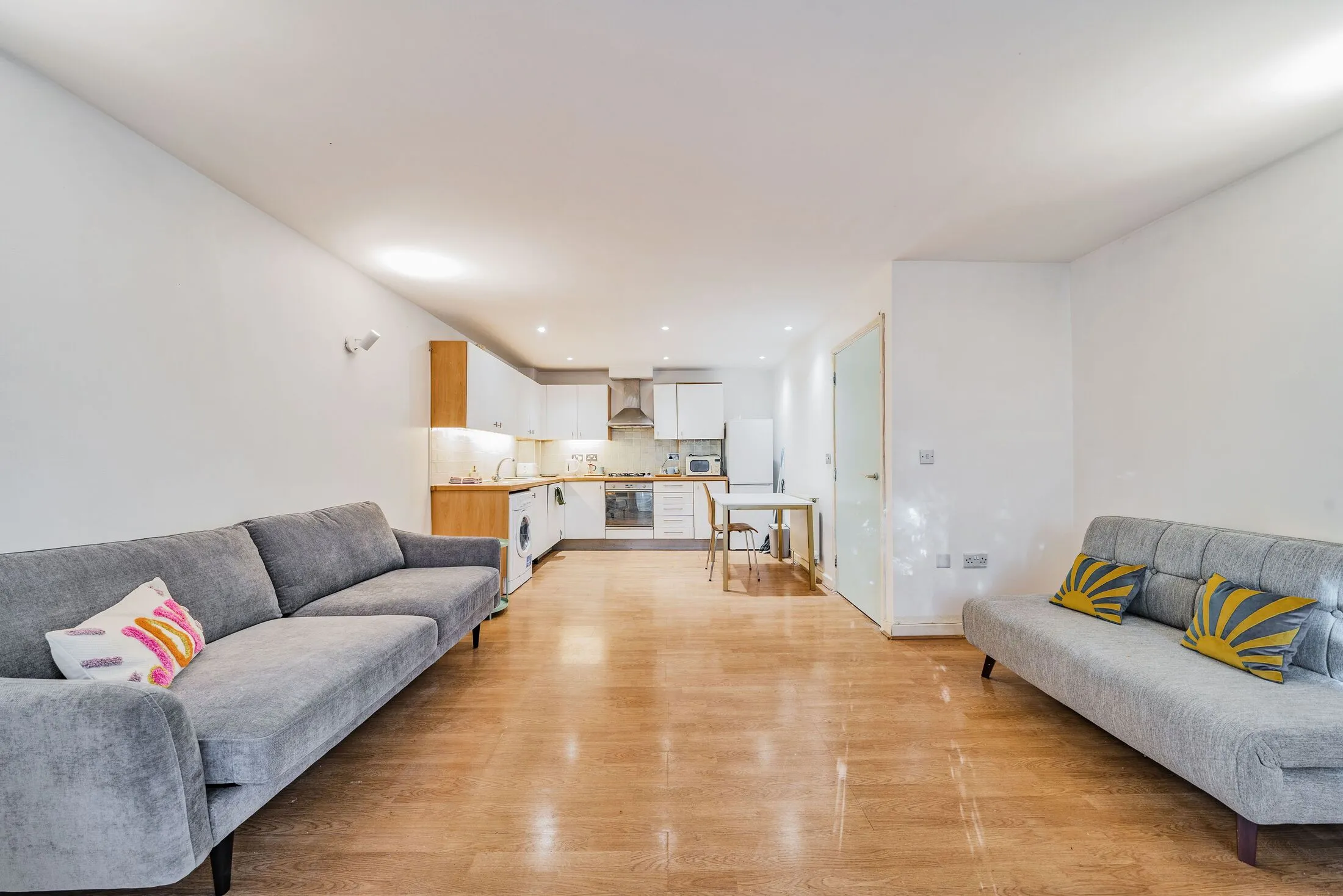 Flat Roserton Street in Greater London