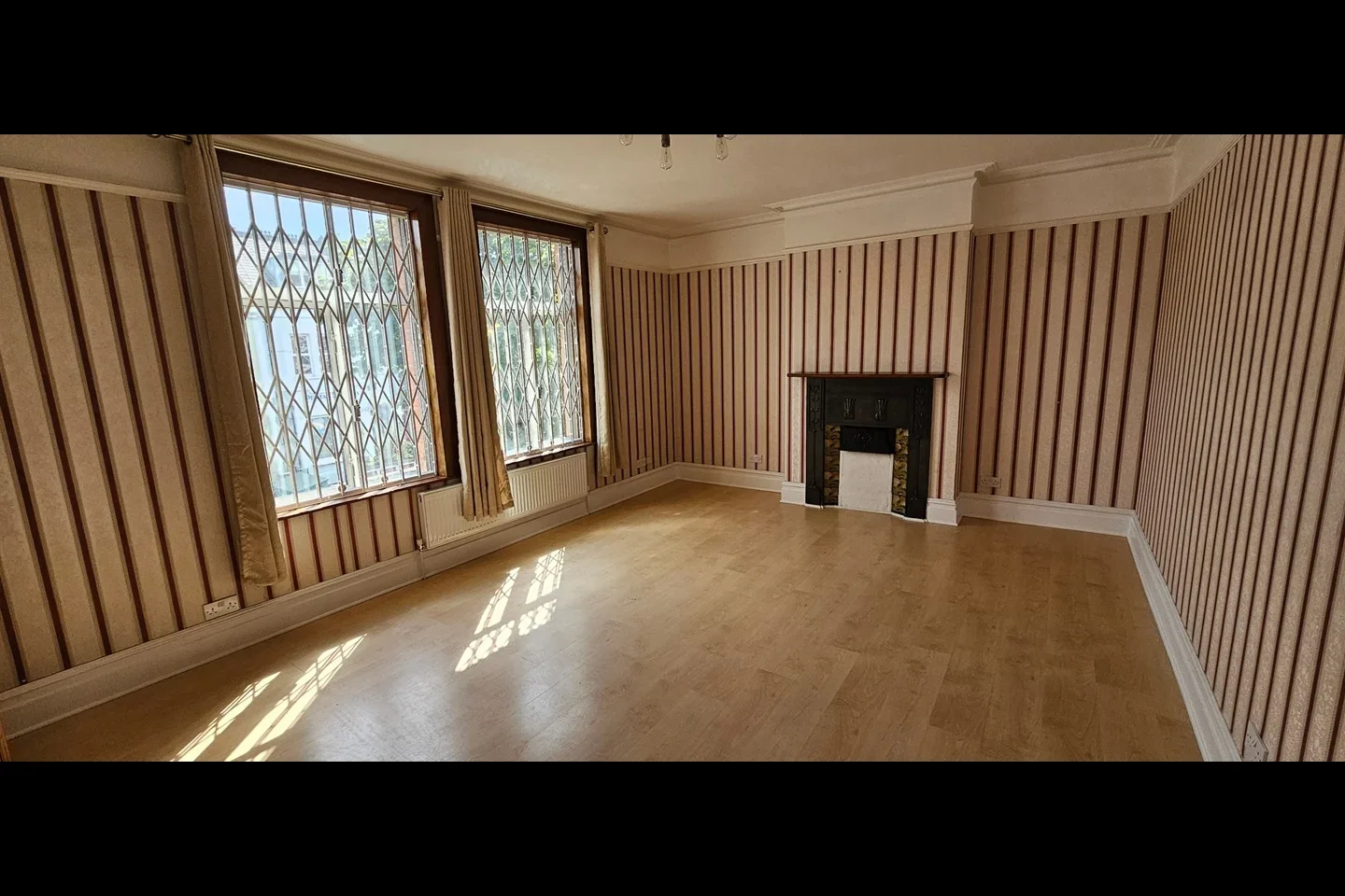 Flat Sheen Road in Greater London
