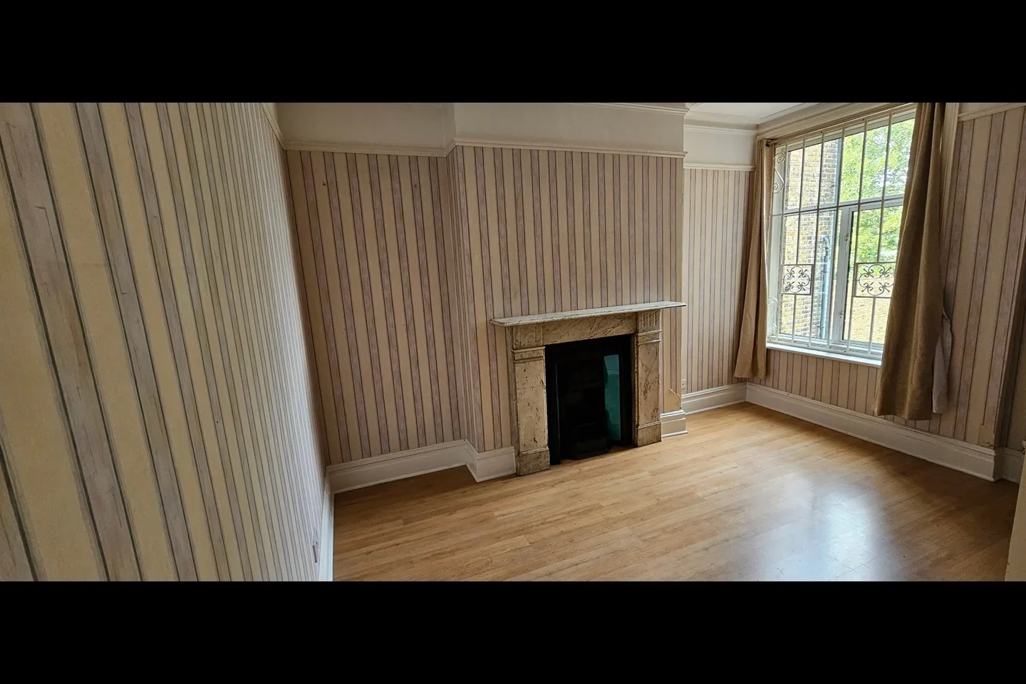 Flat Sheen Road in Greater London