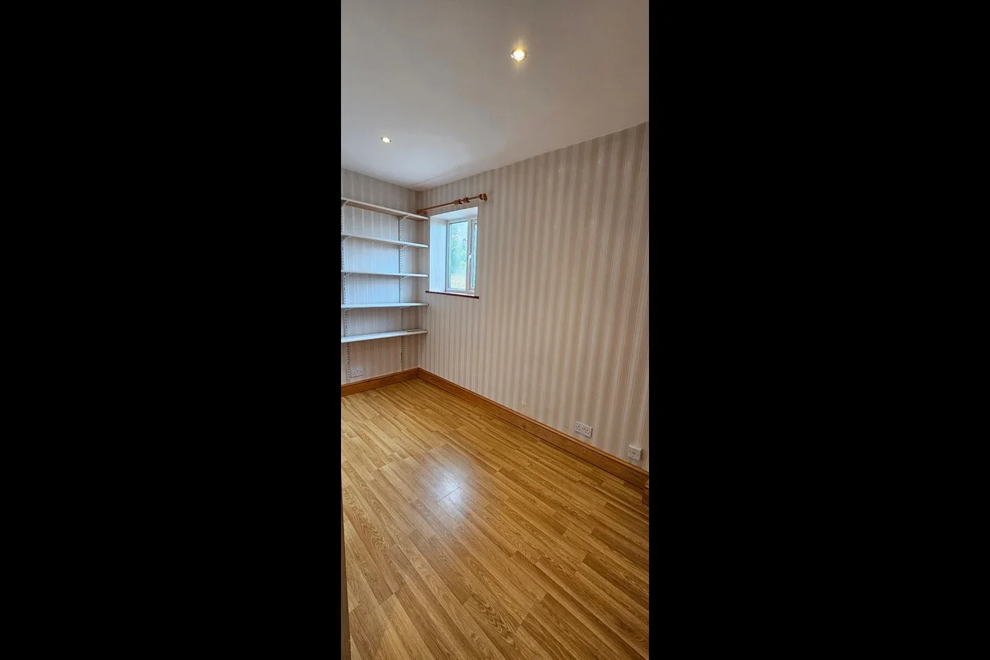 Flat Sheen Road in Greater London