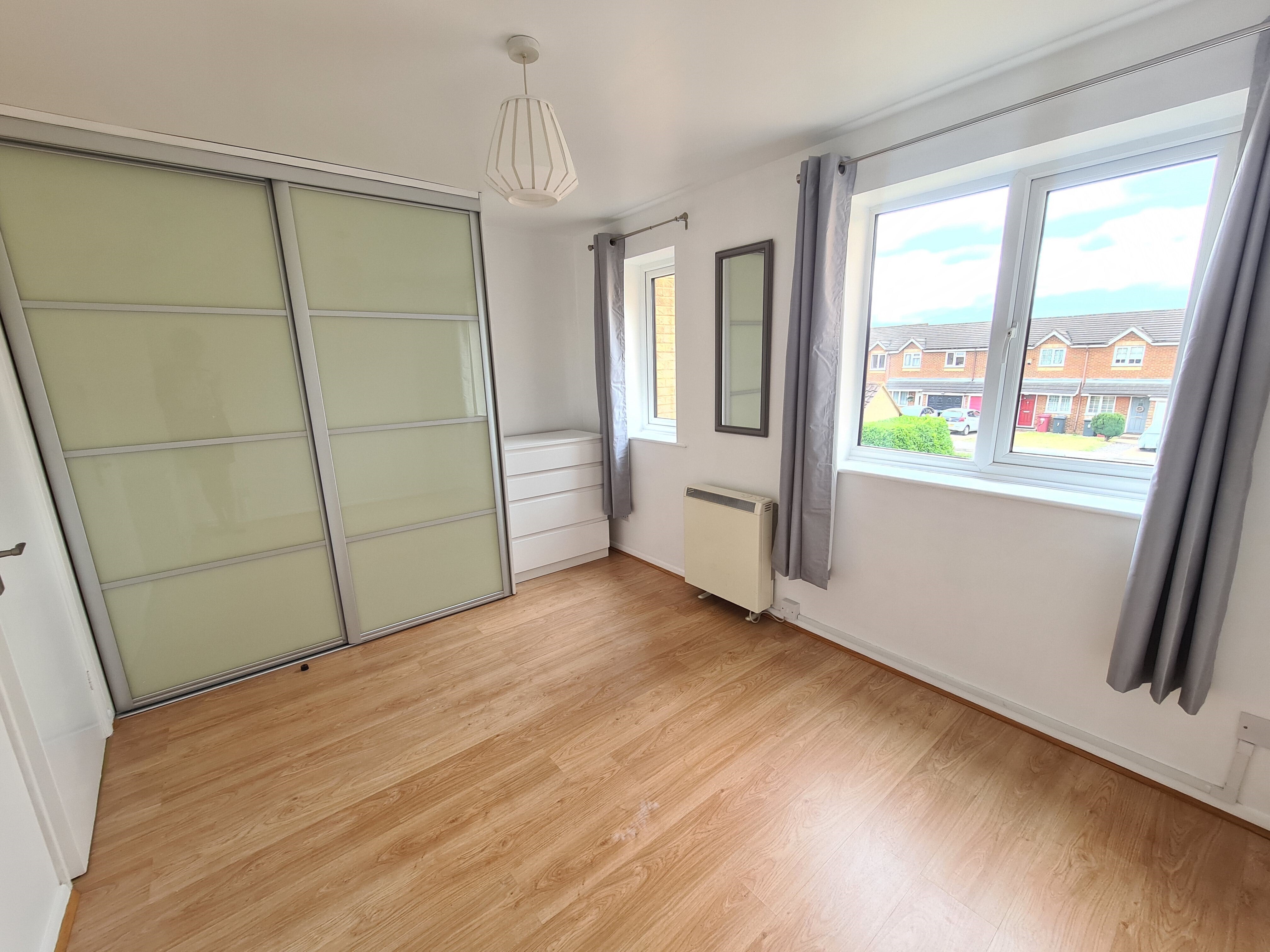 Flat Lowestoft Drive in Slough