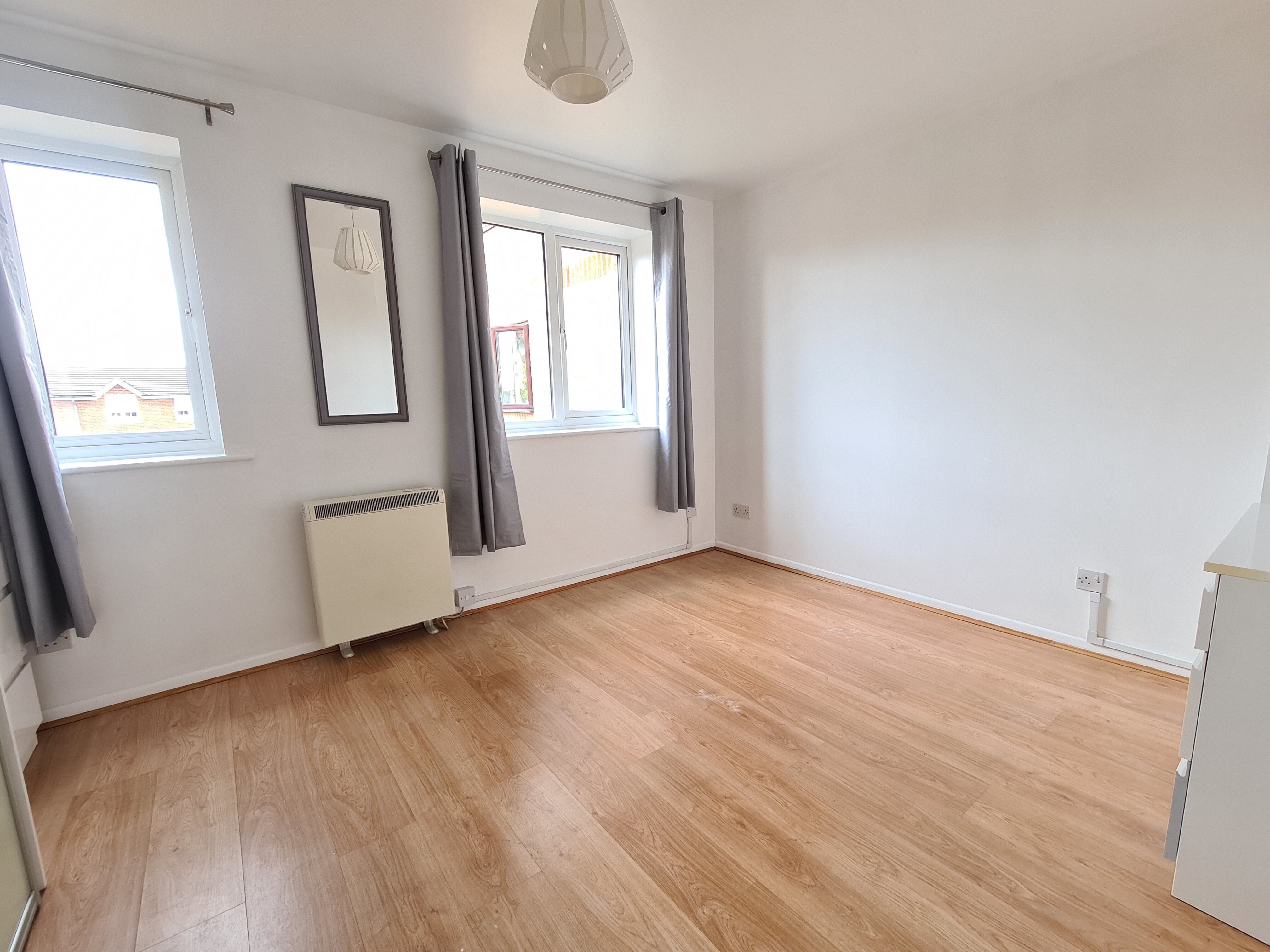 Flat Lowestoft Drive in Slough