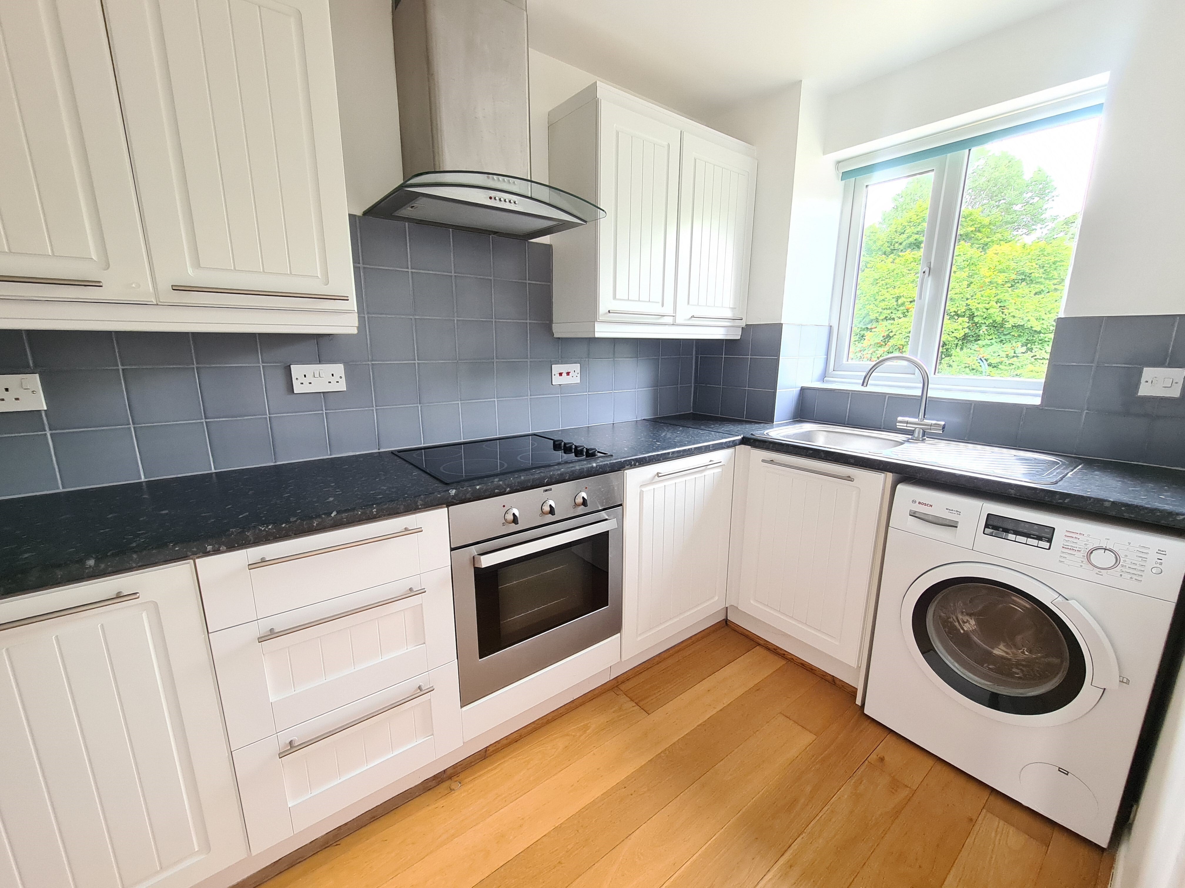 Flat Lowestoft Drive in Slough
