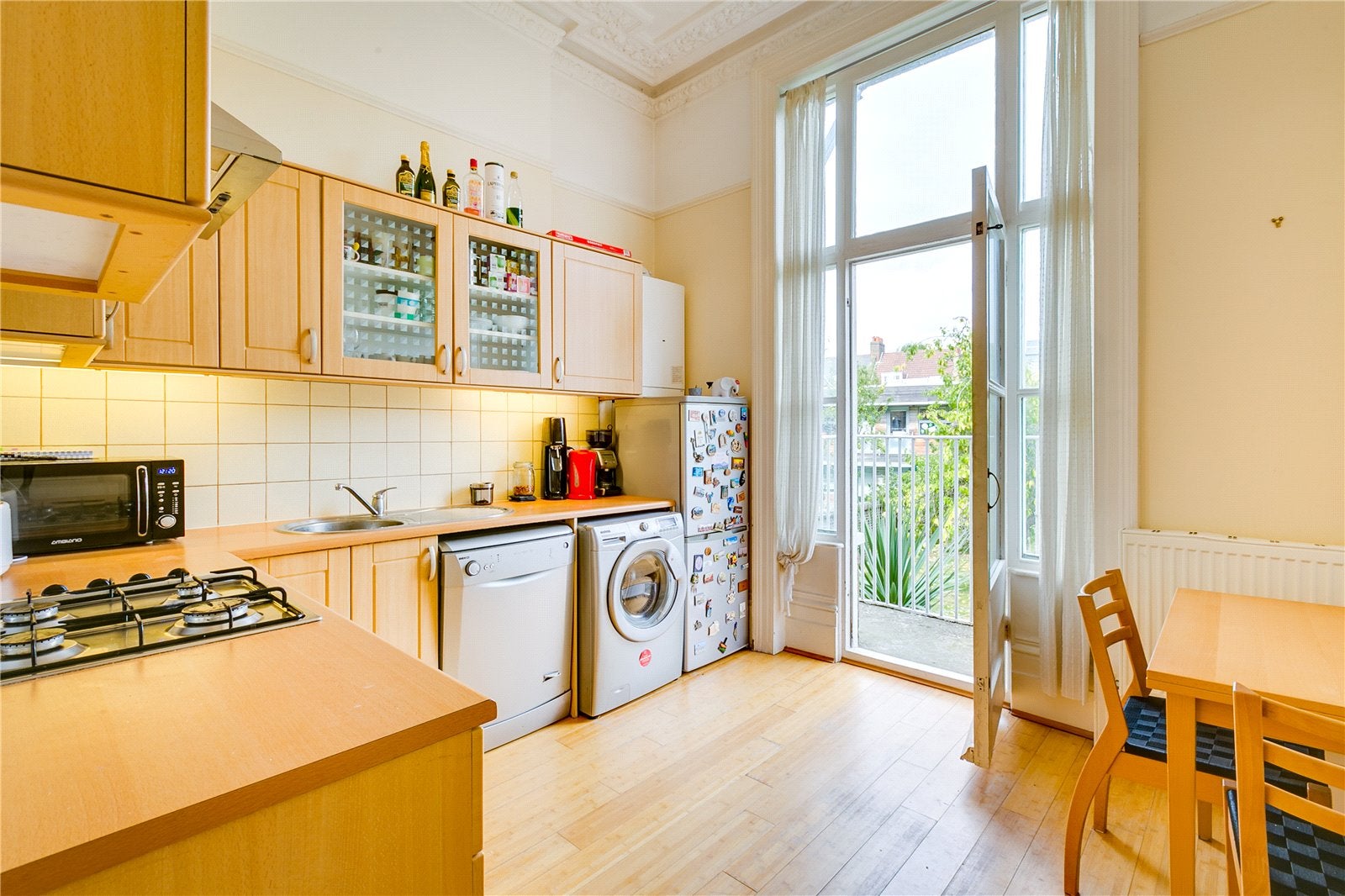 Flat Nightingale Lane in Greater London