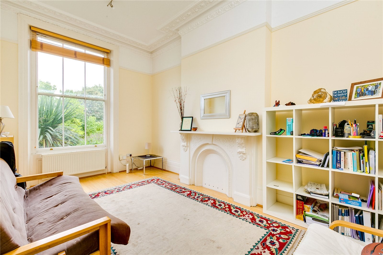 Flat Nightingale Lane in Greater London