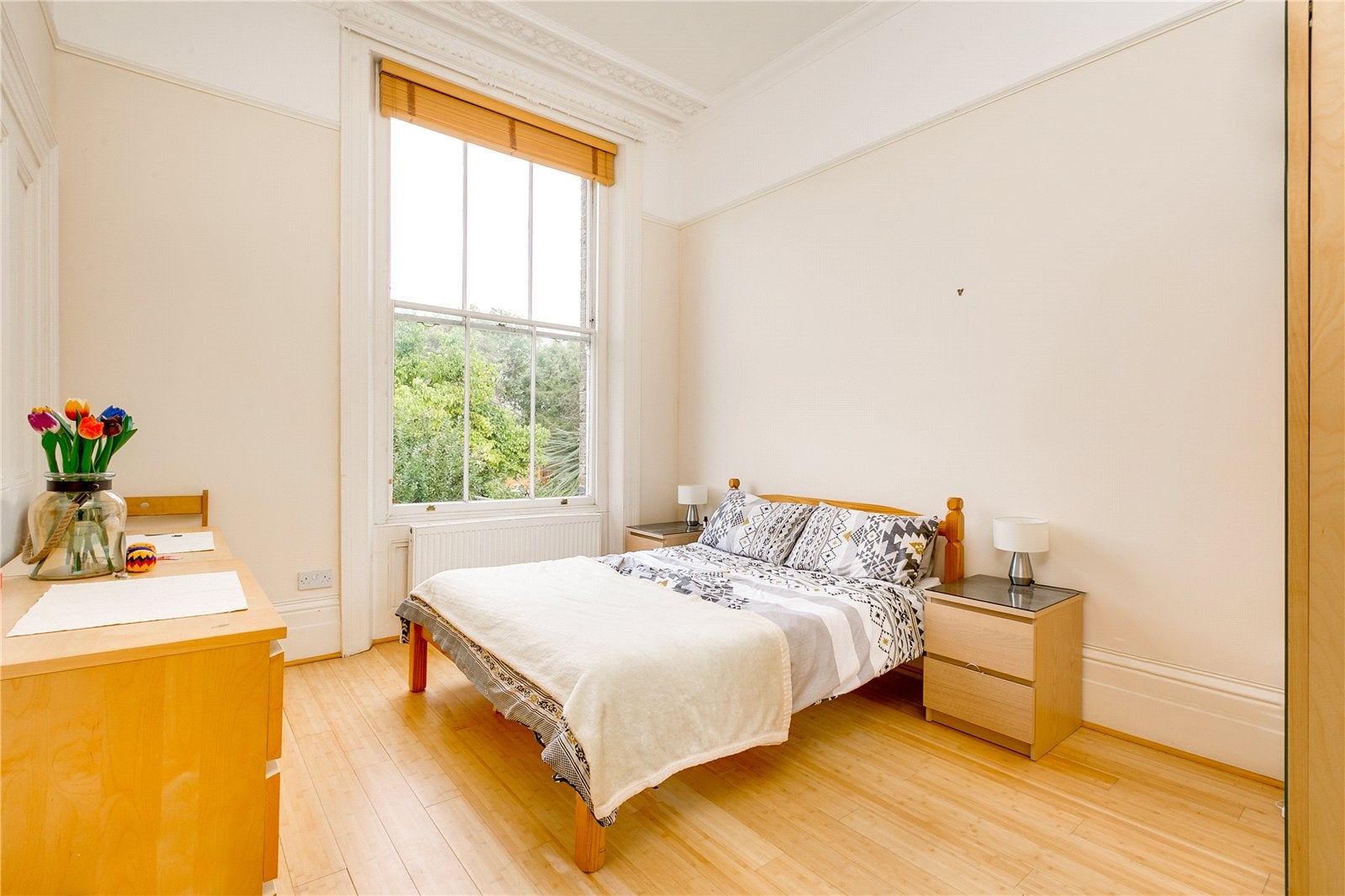 Flat Nightingale Lane in Greater London